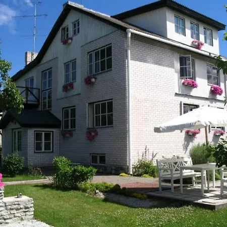 ゲストハウス White